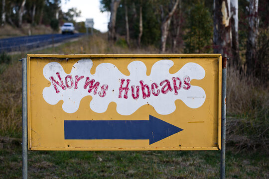Hubcap shop sign