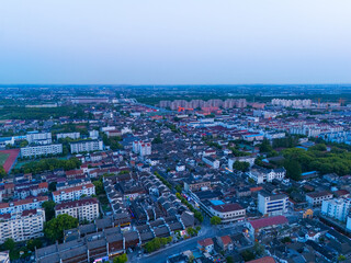 Obraz premium Aerial view of Shanghai Xinchang Ancient Town at sunset, One of the most famous ancient towns in Shanghai.