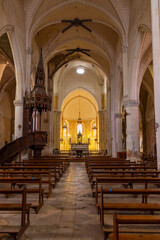 Obraz premium Interior of Sorde Abbey Church showcasing wooden pews, pulpit, and altar in Sorde l'Abbaye, France