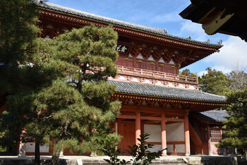 Fototapeta premium 大徳寺山門 金毛閣(京都市北区)