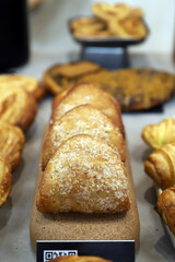 empanadas dulces rellenas de crema de ángel y azúcar