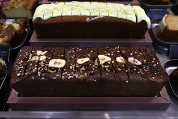 plumcake artesanal de chocolate y trozos de plátano