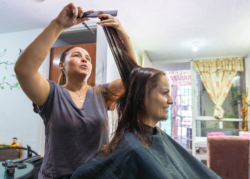 Corte de cabello en casa de colonia en M&eacute;xico muy aut&oacute;ctono 