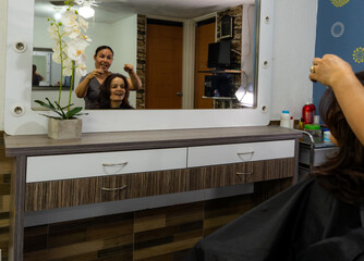 Corte de cabello en casa de colonia en México muy autóctono 