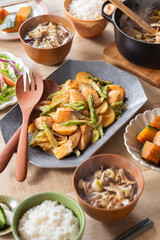 【鮭のちゃんちゃん焼き】鮭にじゃがいも・アスパラガス・キャベツ・味噌とバターでグリルしました。北海道 山海の特産物を楽しめるようなチャンチャン焼きです。 | 【Salmon Chanchan-yaki – Grilled Salmon with Miso and Butter】A rustic dish from Hokkaido, Japan.