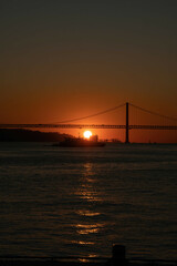 Obraz premium bridge at sunset