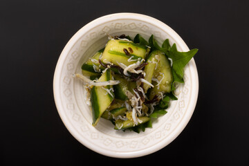 釜揚げしらすときゅうりの塩昆布和え