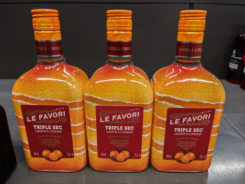 Sweet Orange Flavored Le Favori Triple Sec Bottles