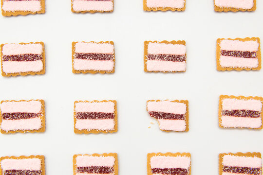 Rows of iced vovo biscuits