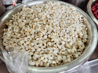  Boiled millet seeds in a bowl.