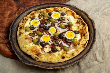 Original Brazilian pizza with olives, mushrooms, grated pepperoni, onion, red pepper, oregano and extra virgin olive oil