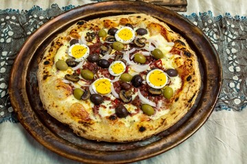 Original Brazilian pizza with olives, mushrooms, grated pepperoni, onion, red pepper, oregano and extra virgin olive oil