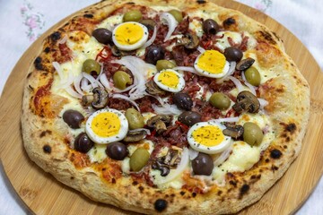 Original Brazilian pizza with olives, mushrooms, grated pepperoni, onion, red pepper, oregano and extra virgin olive oil