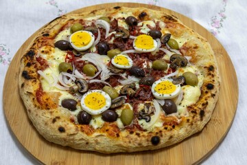 Original Brazilian pizza with olives, mushrooms, grated pepperoni, onion, red pepper, oregano and extra virgin olive oil