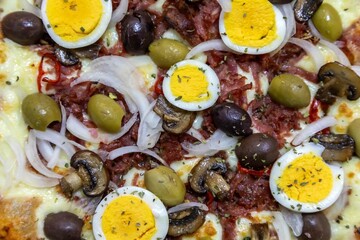 Original Brazilian pizza with olives, mushrooms, grated pepperoni, onion, red pepper, oregano and extra virgin olive oil