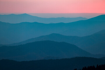 Fototapeta premium Beautiful landscape view of the sunset in Great Smoky Mountains National Park in North Carolina.