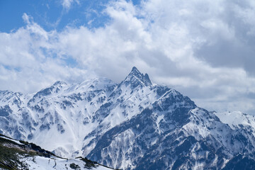 【残雪期　燕岳】燕岳稜線から望む槍ヶ岳