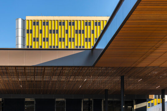 Contemporary wood and metal canopy at Distrito Anhembi, São Paulo. Modern architecture blends with colorful urban structures in Brazil’s major event and convention hub.