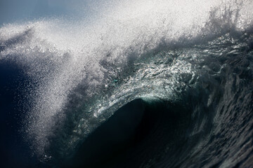 Crystalline wave frozen in motion