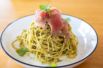 生ハムバジルのパスタ