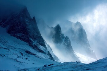 Obraz premium A mountain range covered in snow with a cloudy sky in the background