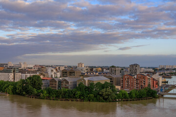 Die Stadt Bordeaux an der Garonne in Frankreich