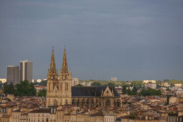Fototapeta premium die franzöische Stadt Bordeaux an der Garonne