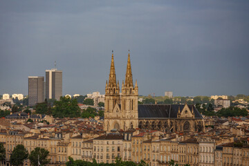 Fototapeta premium die franzöische Stadt Bordeaux an der Garonne