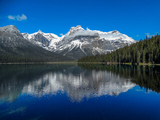 Lac Elmerad dans le Yoho national Park au Canada