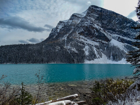 Le Lac Louise dans le parc national de Banff au Canada 