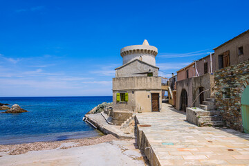 La Tour g&eacute;noise de Tollare dans le village de Ersa sur le Cap Corse en France
