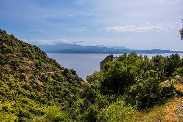 Naklejka premium Vue depuis les hauteur à Nonza sur le Cap Corse en France
