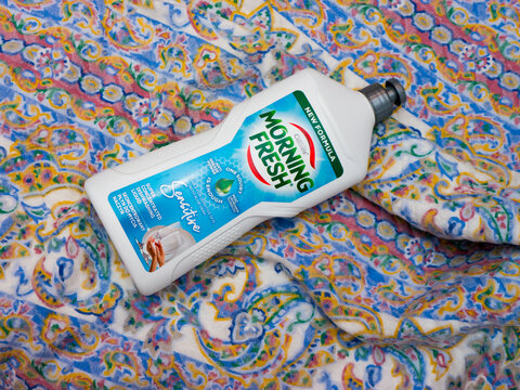 PZ Cussons Morning Fresh SENSITIVE Aloe Vera dishwashing liquid.
