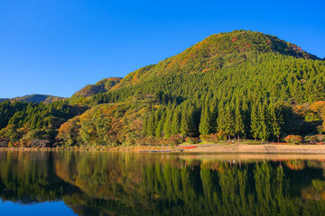 群馬県安中市 秋の碓氷湖