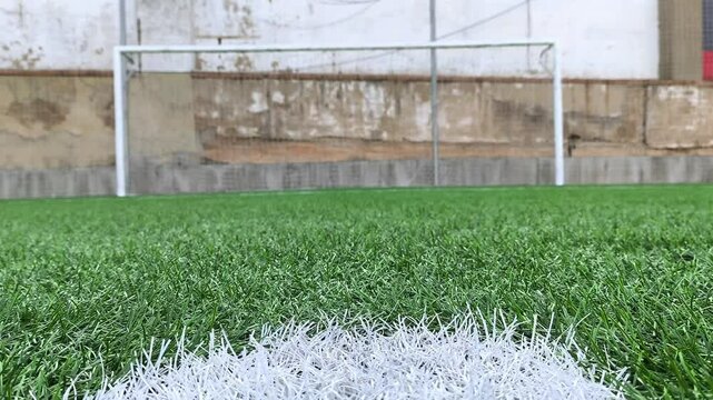 4. Toma desde el punto penalti mostrando porter&iacute;a y campo sin bal&oacute;n ni jugadores.




