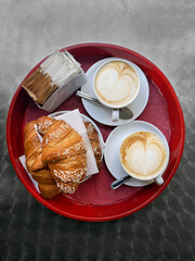 colazione su vassoio rosso, breakfast on a red tray