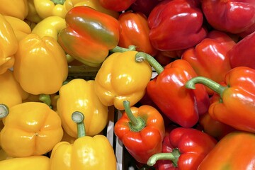 peperoni rossi e gialli