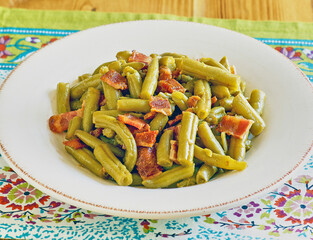 green bean casserole topped with crispy bacon