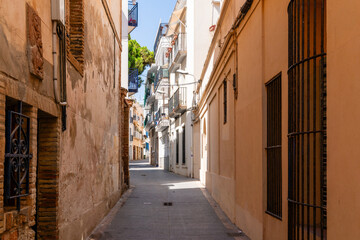 Schmale Altstadtgasse Historischer Charme in Sitges