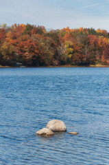 mount tom state park autumn colors surrounding lake