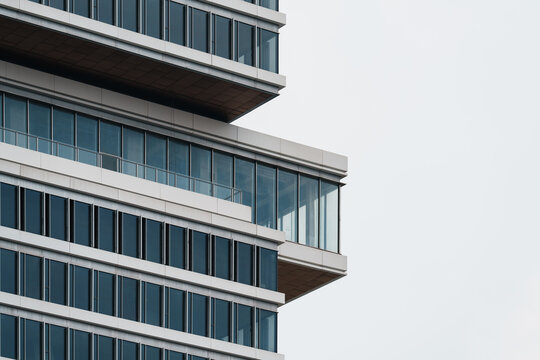 Dislocated modern architecture