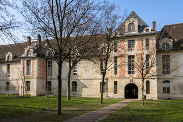 Cour carrée de l'hôpital Saint-Louis