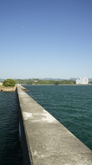 波止場から見る海の景色