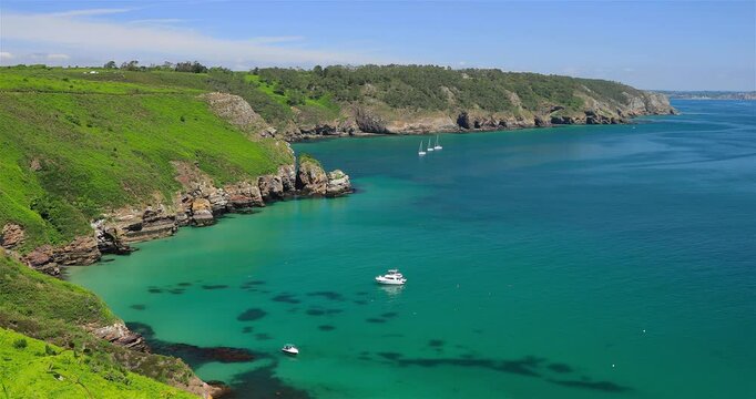 Belle journ&eacute;e d'&eacute;t&eacute; sur la Presqu'&icirc;le de Crozon en Bretagne
