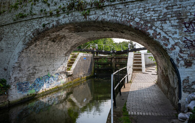 Southall, Greater London, UK: The Grand Union Canal at Southall in London. This is lock number 90, the Norwood Top Lock framed by a bridge.