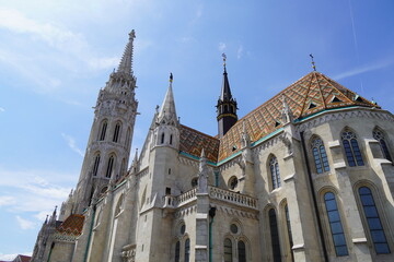 Fototapeta premium Sunny day at Matthias Church and Buda Castle in Budapest, Hungary.