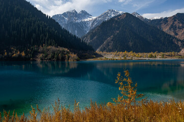Naklejka premium Picturesque mountain lake Issyk in the outskirts of the Kazakh city of Almaty on an autumn morning