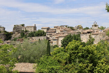 Vue d'ensemble du village, village typique de Saignon, département du Vaucluse, France