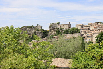Vue d'ensemble du village, village typique de Saignon, département du Vaucluse, France