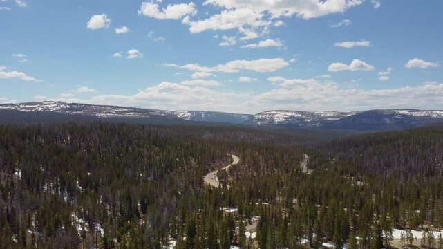 Drone Flyover of Trial Lake in Utah&rsquo;s Uinta Mountains
